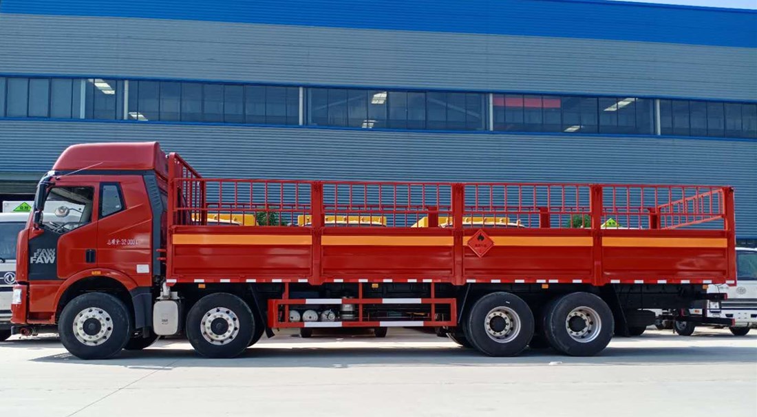 解放9.3米氣瓶運(yùn)輸車(chē)